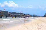 Objek wisata pantai Lampung sepi pengunjung di libur imlek