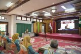 Ketua Dekranasda Aceh Dyah Erti Idawati mengikuti syukuran HUT ke-41 Dekranas yang dilaksanakan secara virtual di Meuligoe Gubernur Aceh, Banda Aceh, Rabu (3/3/2021). Antara Aceh/HO/Humas Pemerintah Aceh