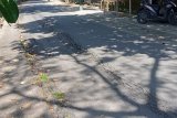 Dua titik di Jalan TGH Abdul Hanan Mataram rawan amblas