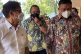 Gubernur Olly dampingi Menkes Budi tinjau vaksinasi massal lansia
