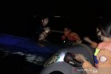 Perahu terbalik, Tim SAR mengevakuasi empat pemancing ikan di Kolaka