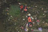 Jalur transportasi sungai di Banjarmasin dipenuhi tumpukan sampah