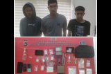 Rumah di Selante Plampang ini sering dijadikan transaksi dan pesta narkoba, tiga pemuda dibekuk polisi