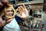 UMKM Produksi Jam Tangan Kayu