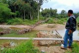 Jembatan di Jorong Tiga Rambah Pasaman putus total akibat diterjang banjir