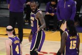 LeBron James menuntun Lakers lewati Hornets 116-105