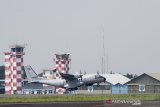 Pesawat terbang CN235-220 Maritime Patrol Aircraft (MPA) lepas landas menuju Dakar, Senegal seusai prosesi Ferry Flight di Hanggar Fixed Wing PT DI, Bandung, Jawa Barat, Jumat (19/3/2021). PT Dirgantara Indonesia (DI) melakukan ekspor satu unit pesawat terbang CN235-220 (Maritime Patrol Aircraft) MPA ke Republik Senegal yang mana pesawat tersebut nantinya akan dioperasikan oleh Senegal Air Force. ANTARA JABAR/M Agung Rajasa/agr