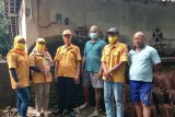 Ketua MKGR Kulon Progo bantu meteran listrik di Bunder III Banaran
