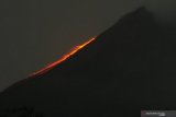 Guguran lava pijar Gunung Merapi meluncur sejauh 1 km