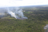 Foto udara lahan terbakar. Pantauan melalui udara menunjukkan beberapa titik api di lahan-lahan yang terbakar di Kendawangan dan Ketapang, Kabupaten Ketapang, yang diambil Satgas Udara BPBD Kalbar pada Senin (22/3).