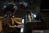 Talenta muda Indonesia berhasil raih rekor dunia bermain pianis dengan mata tertutup