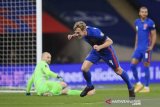 Pesepak bola timnas Inggris James Ward-Prowse (tengah) melakukan selebrasi usai membobol gawang San Marino pada babak kualifikasi Piala Dunia zona Eropa Grup I di Stadion Wembley, London, Inggris, Kamis (25/3/2021). Inggris bantai San Marino 5-0. ANTARA FOTO/Adam Davy/Pool via REUTERS/wsj.