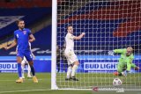 Pesepak bola timnas Inggris James Ward-Prowse (tengah) melakukan selebrasi usai membobol gawang San Marino pada babak kualifikasi Piala Dunia zona Eropa Grup I di Stadion Wembley, London, Inggris, Kamis (25/3/2021). Inggris bantai San Marino 5-0. ANTARA FOTO/Adam Davy/Pool via REUTERS/wsj.