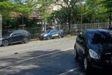 Pengunjung kafe sekitar lokasi Gereja Katedral Makassar dikagetkan ledakan