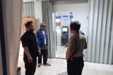 Perampok bersenjata api gondol Rp300 juta saat petugas mengisi ATM