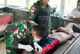 Satgas TNI Yonif 512/QY bantu obati warga di perbatasan RI-PNG