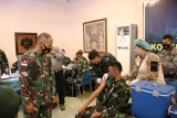 Prajurit TNI Kodam XVII/Cenderawasih disuntik vaksin COVID-19