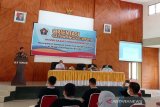 Ketua DPRD Sultra ajak wartawan mengkritik dengan beri solusi