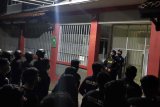 Petugas gabungan razia Lapas Batu Nusakambangan
