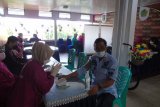 Pegawai dan warga binaan  Lapas Rajabasa Bandarlmpung disuntik vaksin