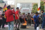 Nilai pemrosesan Polda belum kunjung menemui kejelasan, mahasiswa demontrasi minta Kejati usut penyelewengan dana COVID-19 (Video)