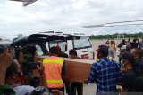 Jenazah dua guru korban penembakan KKB dievakuasi ke Timika