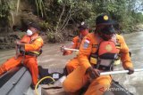 Tim SAR belum temukan pemancing terseret arus sungai