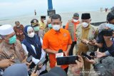 Kepala BNPB tinjau pemecah ombak di Pantai Padang Sumbar