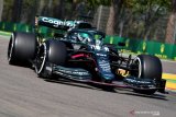 Pembalap Mercedes Valtteri Bottas imemacu kendaraannya saat sesi latihan Formula One GP Emilia Romagna,  di Autodromo Enzo e Dino Ferrari, Imola, Italia - Jumat (16/4/2021).  Formula One GP Emilia Romagna akan digelar pada Minggu (18/4/2021). ANTARA FOTO/Reuters-Jennifer Lorenzini/hp.