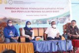 Pemkab Mamuju meningkatkan kualitas petani dan penyuluh