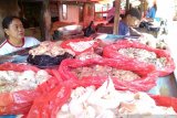 Harga daging ayam ras dan sapi berangsur turun di Kota Makassar