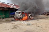 Perkelahian warga di pasar Remu Sorong satu tewas dan satu mobil dibakar