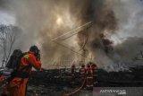 Kebakaran Lapak Ban Bekas Di Bogor