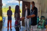 Anggota Komisi VIII DPR RI  kunjungi Desa Meko serahkan bantuan