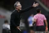 Holan mundur sebagai bos Santos