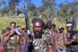 Prajurit TNI dan Polri serbu markas KKB di Olenski lima orang tewas