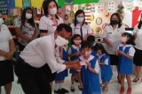 Dukcapil Minahasa Tenggara mulai salurkan Kartu Identitas Anak