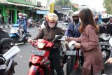 Bank Jateng-sub-BMPD Surakarta bagikan takjil