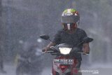 Hujan lebat diprakirakan akan terjadi di beberapa daerah di Indonesia