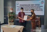 Warga kembalikan aset milik Pemkab Banyumas yang  dikelola Perumdam