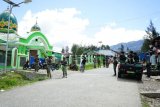 Sinergitas TNI-Polri jaga shalat Jumat warga muslim di Ilaga