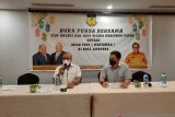 Gubernur Papua Lukas Enembe ke luar negeri untuk pengobatan