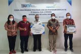 Bandara Sam Ratulangi salurkan ratusan paket sembako Ramadhan