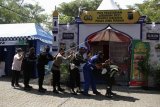 Petugas gabungan posko pelayanan Lebaran