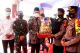 Bupati Barut berikan parsel untuk Posko Terpadu Lebaran