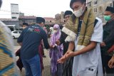 PHBI dan Dinkes Mamuju bagikan 1.500 masker kepada jamaah Salat Ied