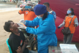 Dinkes Kendari lakukan uji usap antigen warga yang melintas di perbatasan kota