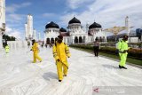 PENYEMPROTAN DISINFEKTAN DI MASJID