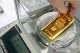 Harga emas naik 10,5 dolar, ditopang pelemahan 