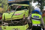 Truk, bus dan pick up tabrakan beruntun di Baso, seorang supir patah kaki